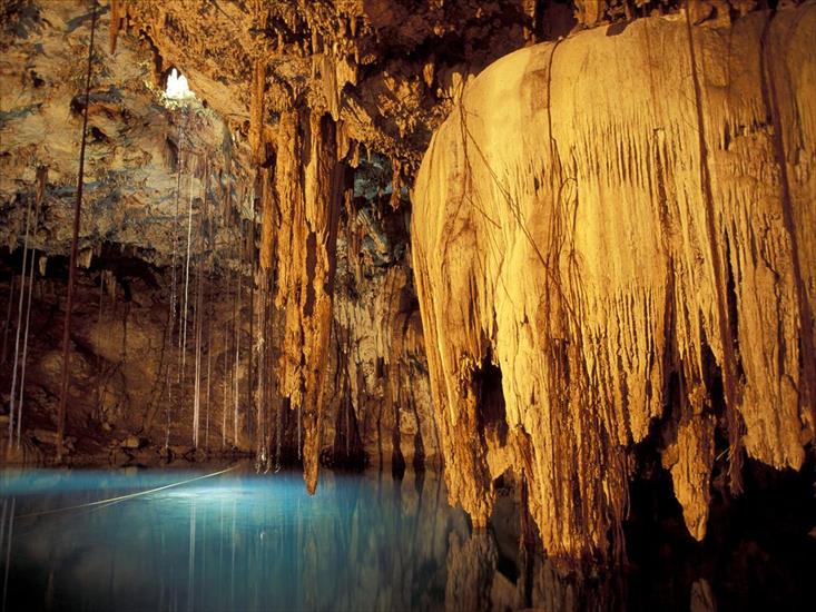 Tapety Na Pulpit - Underground Lake in a Cavern, Mexico.jpg