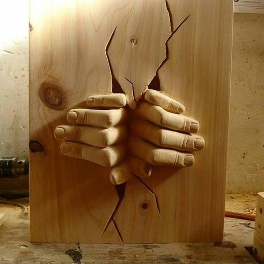 rzeżby z drewna - ręce.jpg